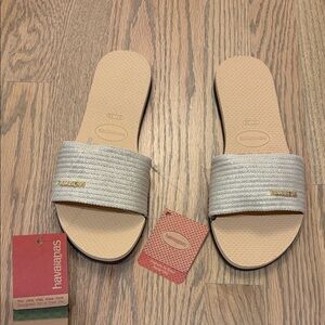 Havaianas Women’s Beige Slide Sandals with Metallic Silver Strap